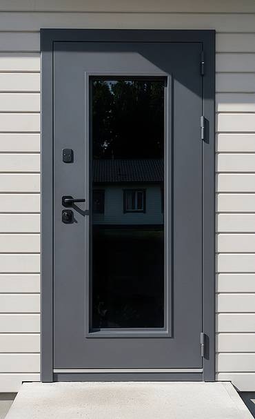 Дверь с большим стеклом