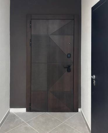 Дверь с коричневым МДФ