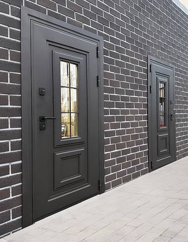 Остекленные уличные двери